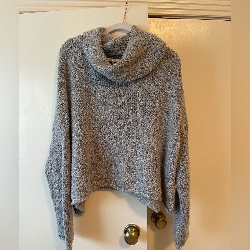 Free people turtleneck, cropped fuzzy sweater medium gray